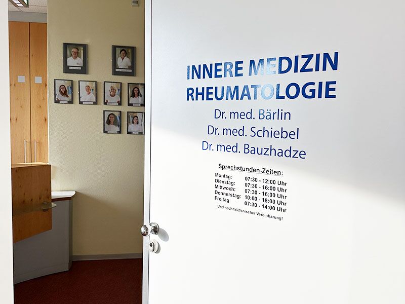 Bild Eingang Praxis Rheumatologie Ludwigsburg